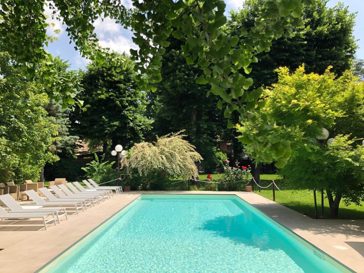 Hotel Milano Pool & Garden Salice Terme Bagian luar foto