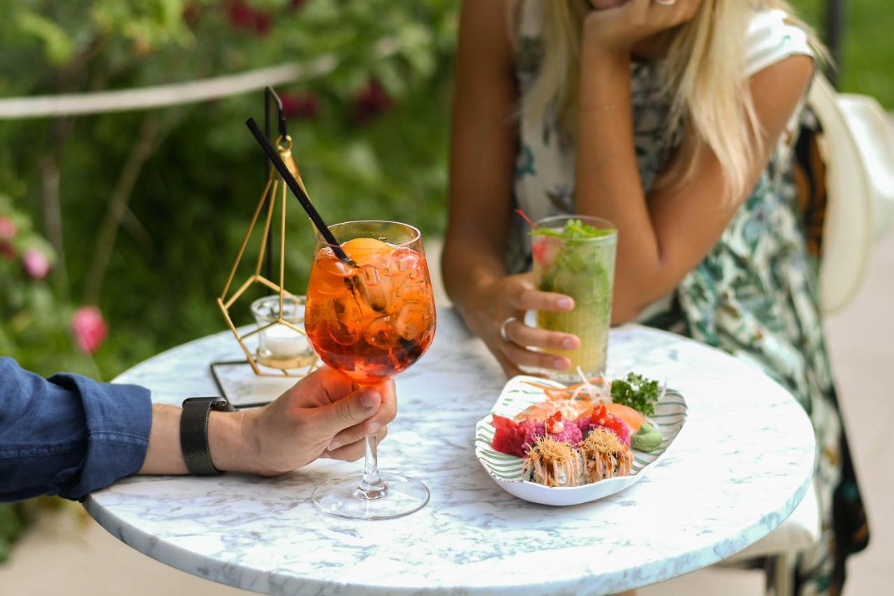 Hotel Milano Pool & Garden Salice Terme Bagian luar foto