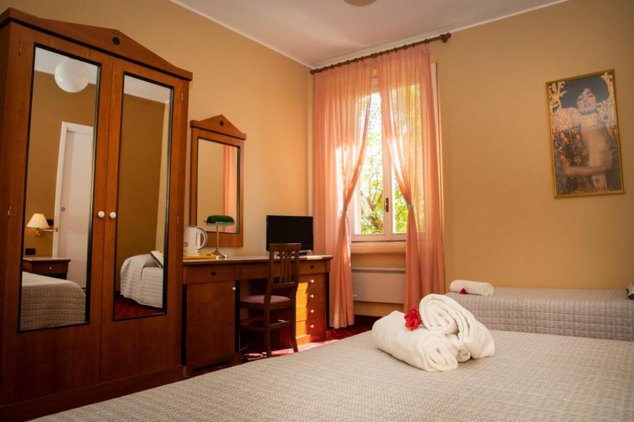 Hotel Milano Pool & Garden Salice Terme Bagian luar foto
