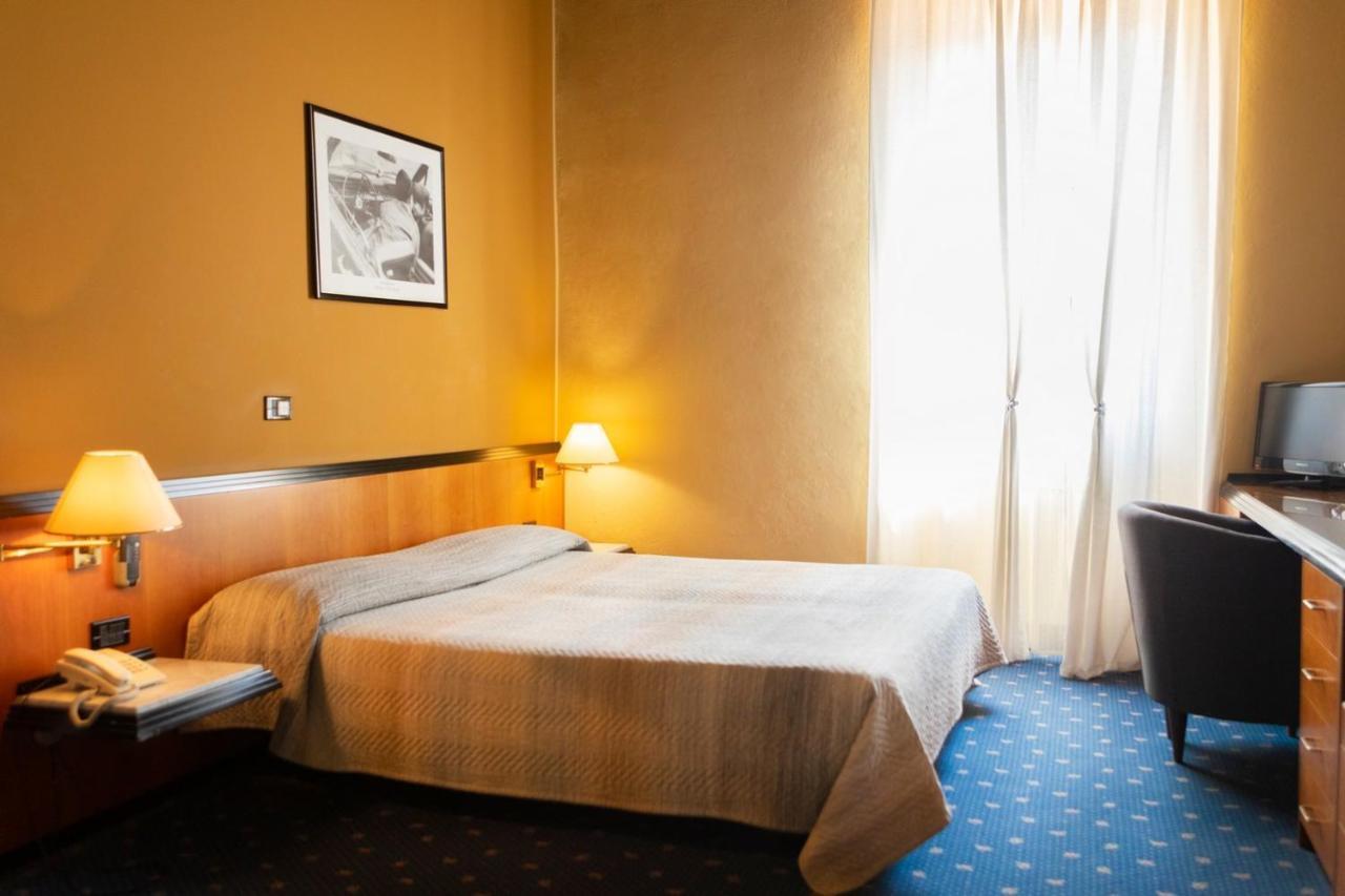 Hotel Milano Pool & Garden Salice Terme Bagian luar foto