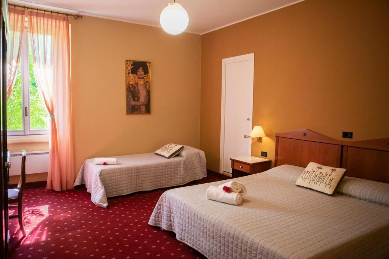 Hotel Milano Pool & Garden Salice Terme Bagian luar foto