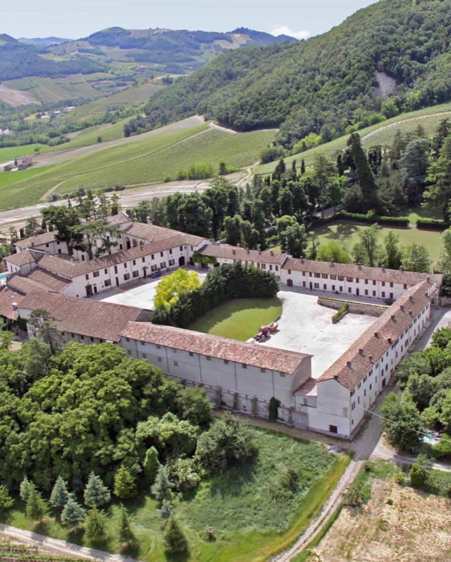 Hotel Milano Pool & Garden Salice Terme Bagian luar foto