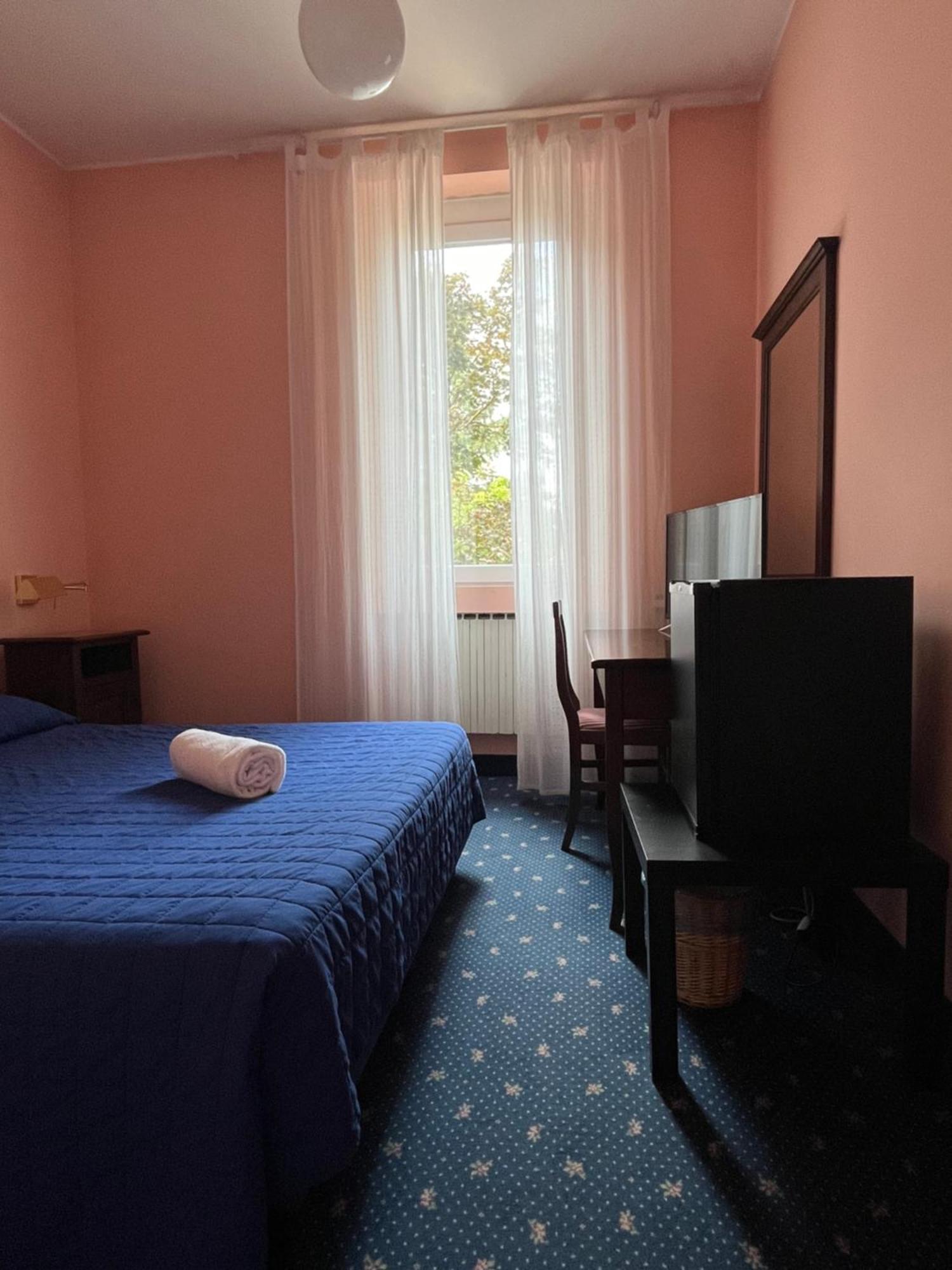 Hotel Milano Pool & Garden Salice Terme Bagian luar foto