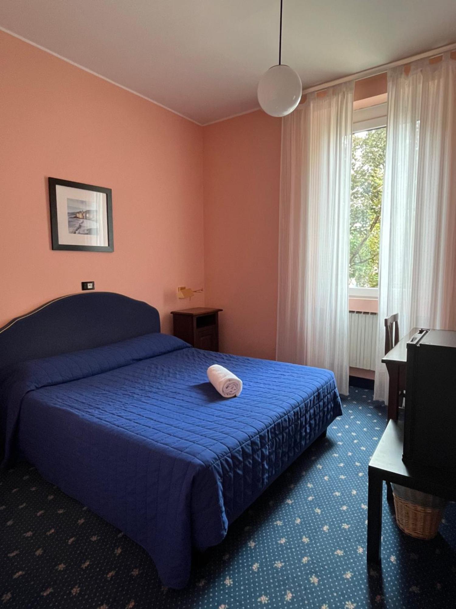 Hotel Milano Pool & Garden Salice Terme Bagian luar foto