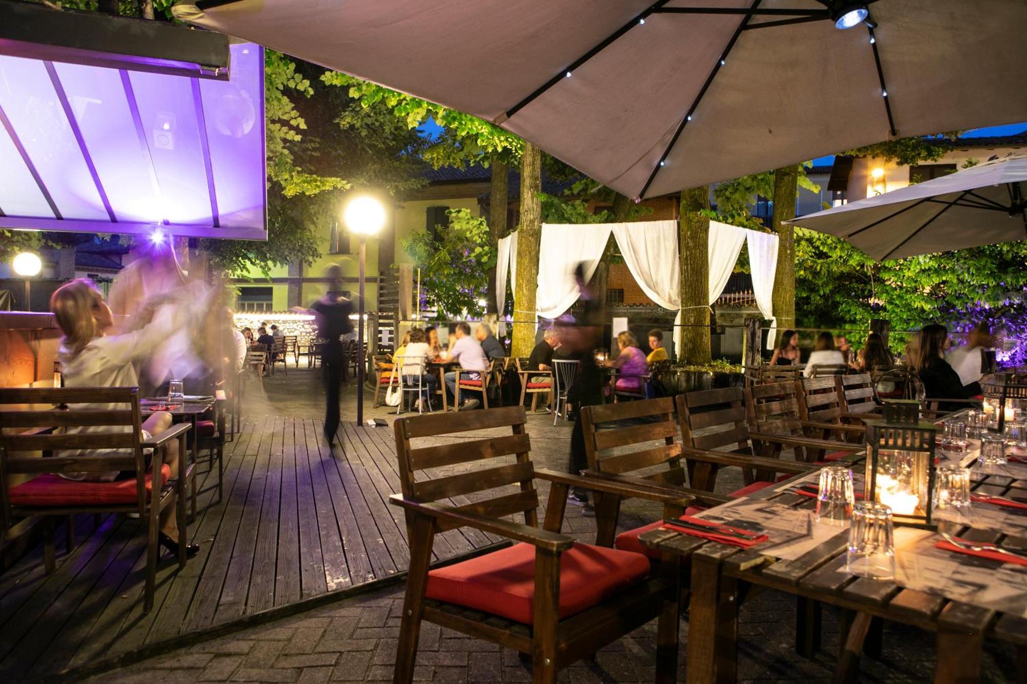 Hotel Milano Pool & Garden Salice Terme Bagian luar foto