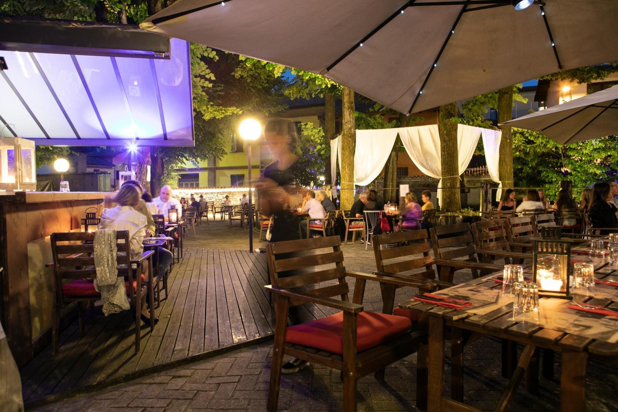 Hotel Milano Pool & Garden Salice Terme Bagian luar foto